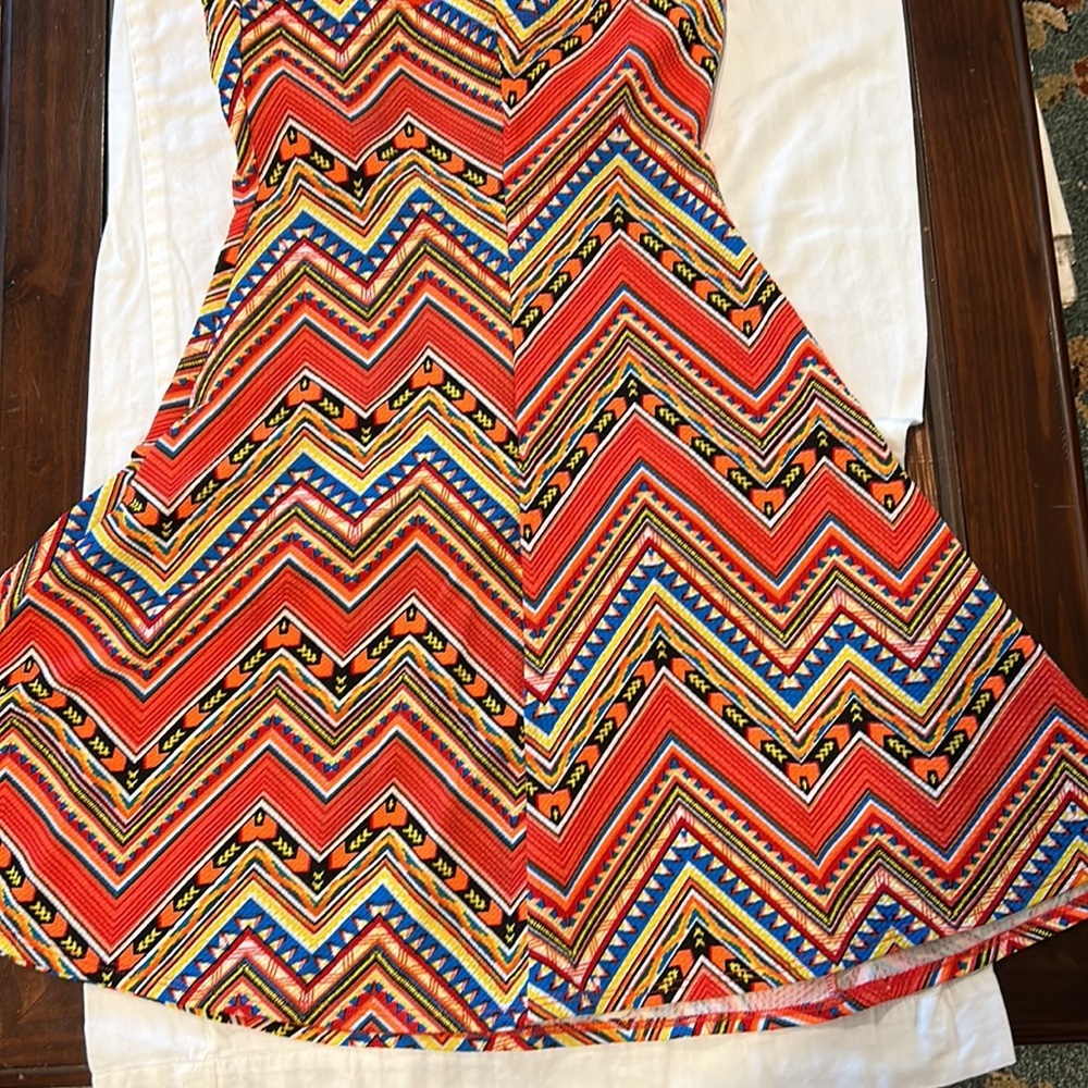 Bella D Sleeveless Dress Size Medium Padded Breast area Orange Chevron Design - Picture 4 of 8